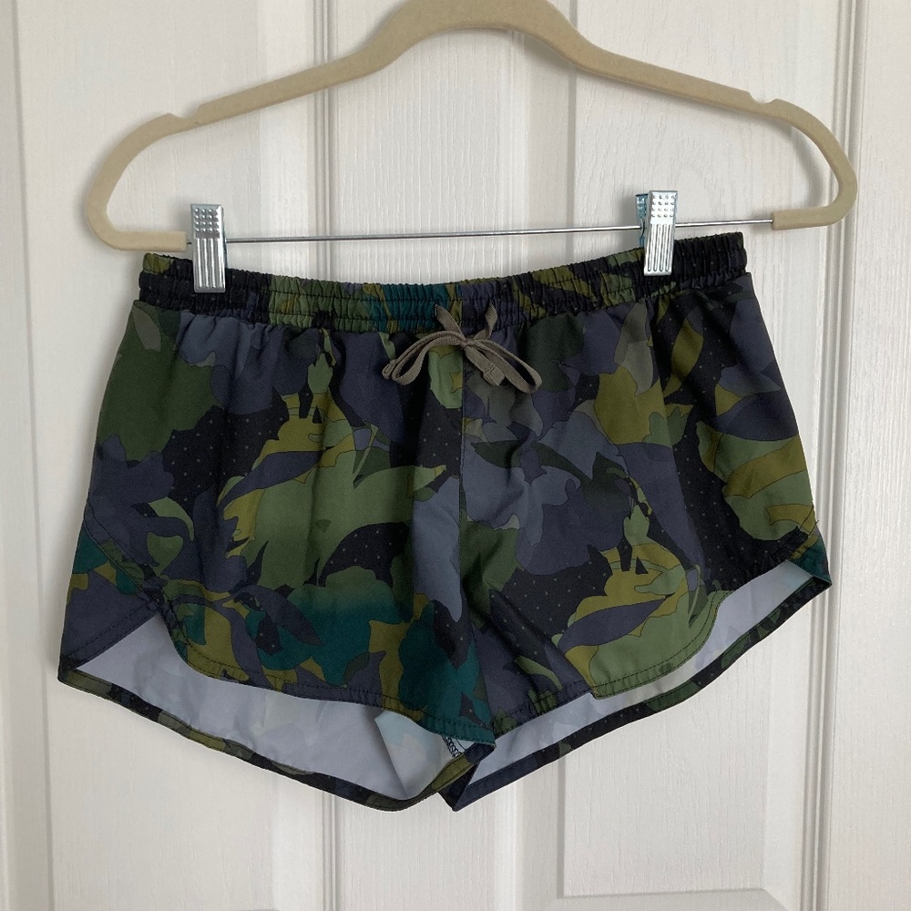 Old Navy Green Camo Dolphin-hem Run Shorts